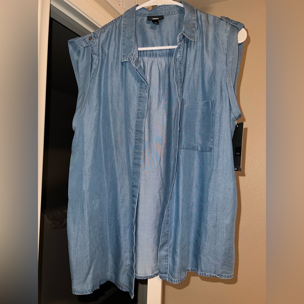 NWT Mossimo button down shirt